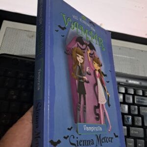 KIZ KARDEŞİM VAMPİR-Vampirella/Sienna MERCER